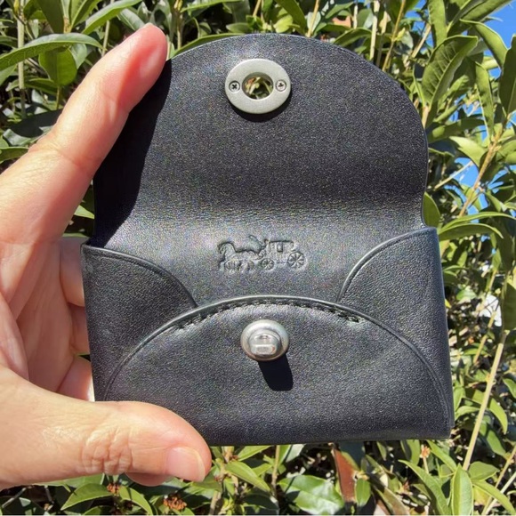 Coach Turnlock Card Case with Tea Rose Studs Black Leather 20950G - Picture 9 of 11